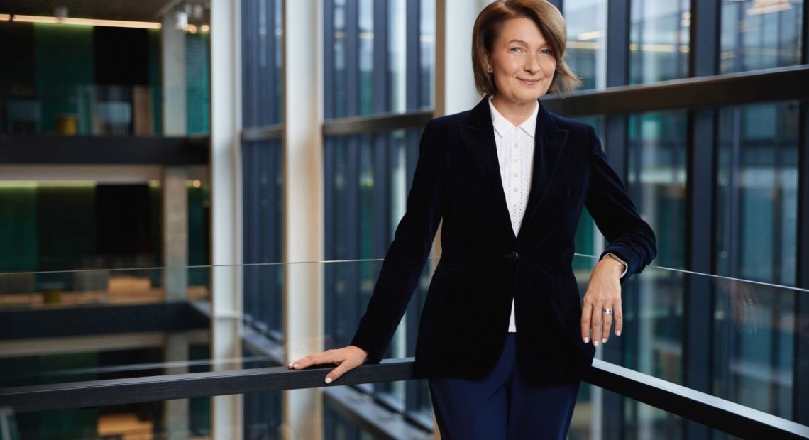 Daiva-Kasperaviciene_helikopteriu-tevyste_versli-mama